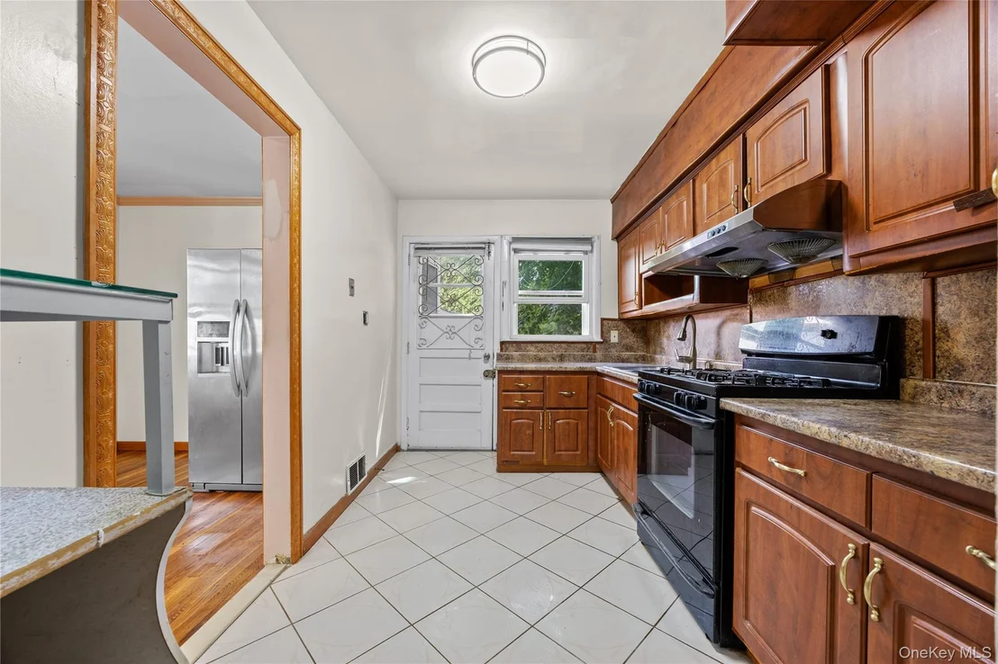 Photo of 142-10 Oak Avenue