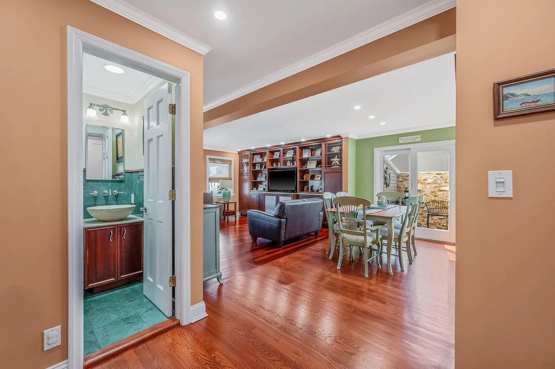 Photo of 320 East Drive
