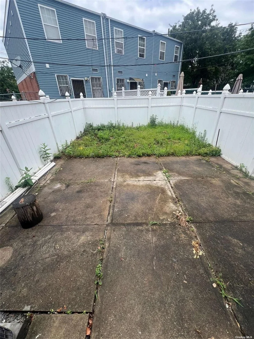 Photo of 1825 Linden Boulevard