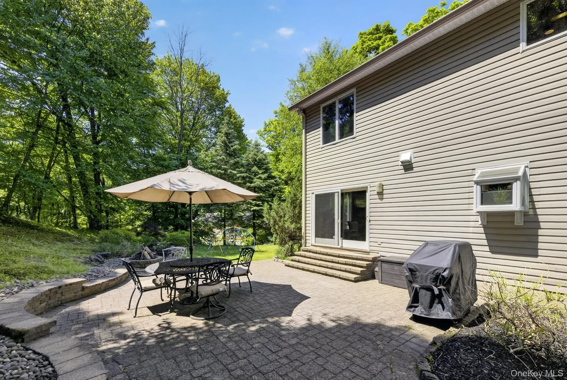 Photo of 305 Oak Lane