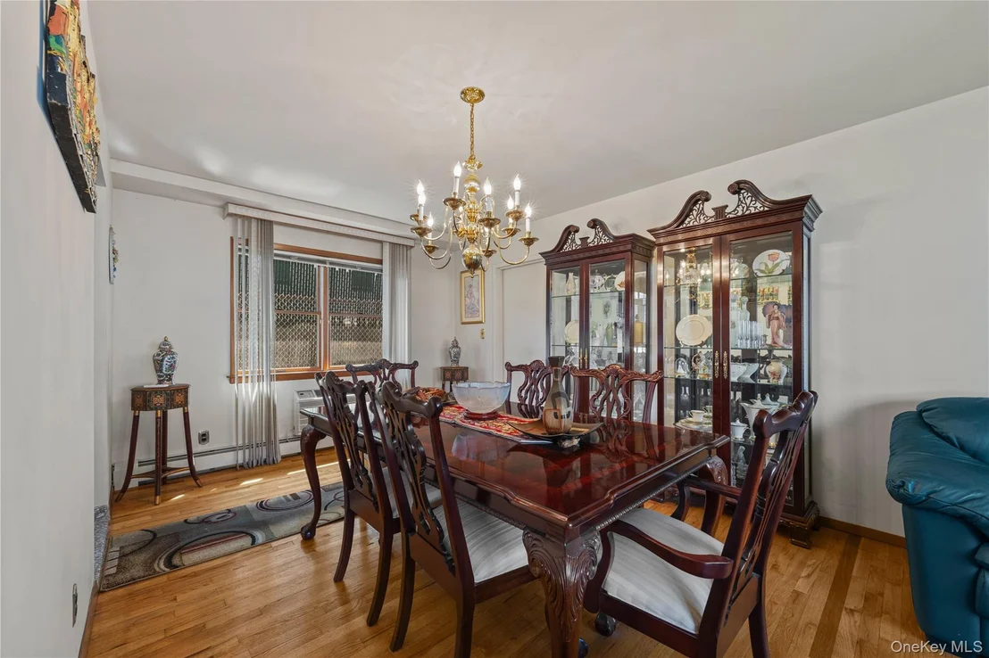 Photo of 900 Vincent Avenue