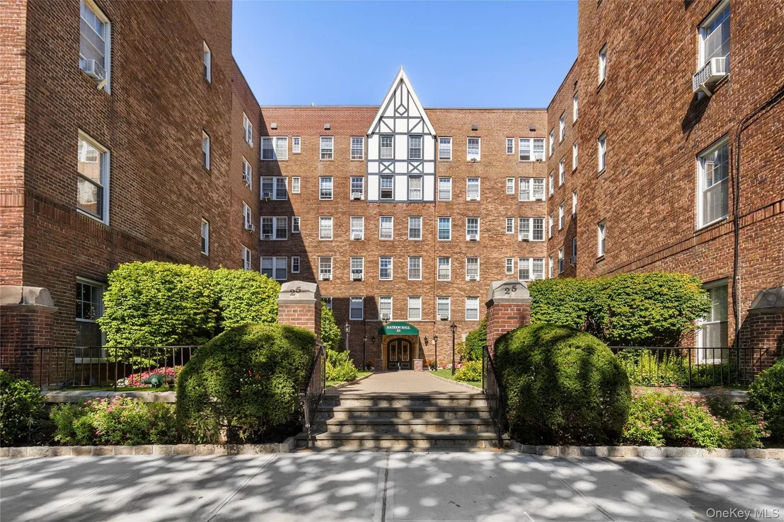 Photo of Unit 1A at 25 Parkview Avenue