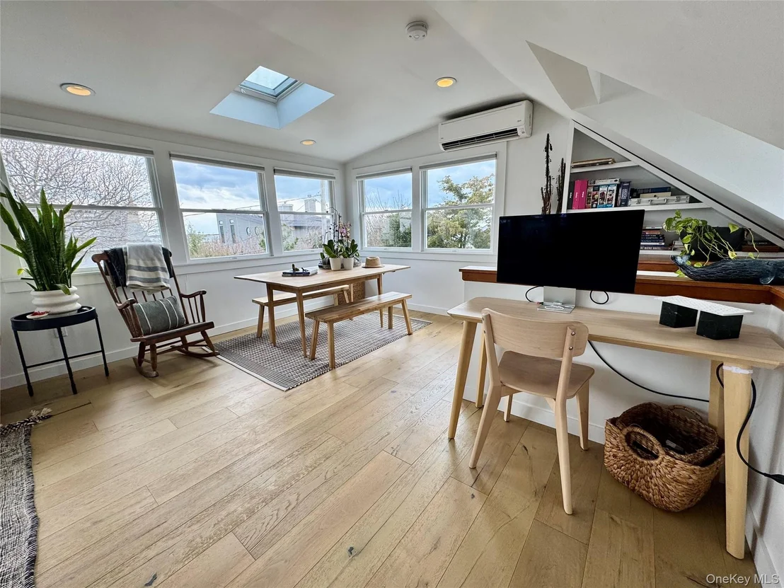 Photo of 106 Oak Beach Road