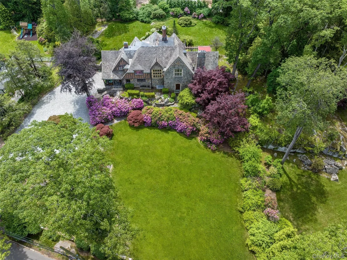 Photo of 294 Sterling Road