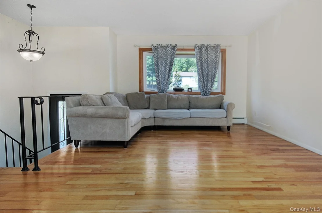 Photo of 554 High Street