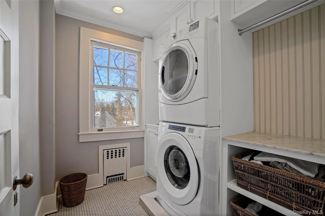 Photo of 534 Pelham Manor Road