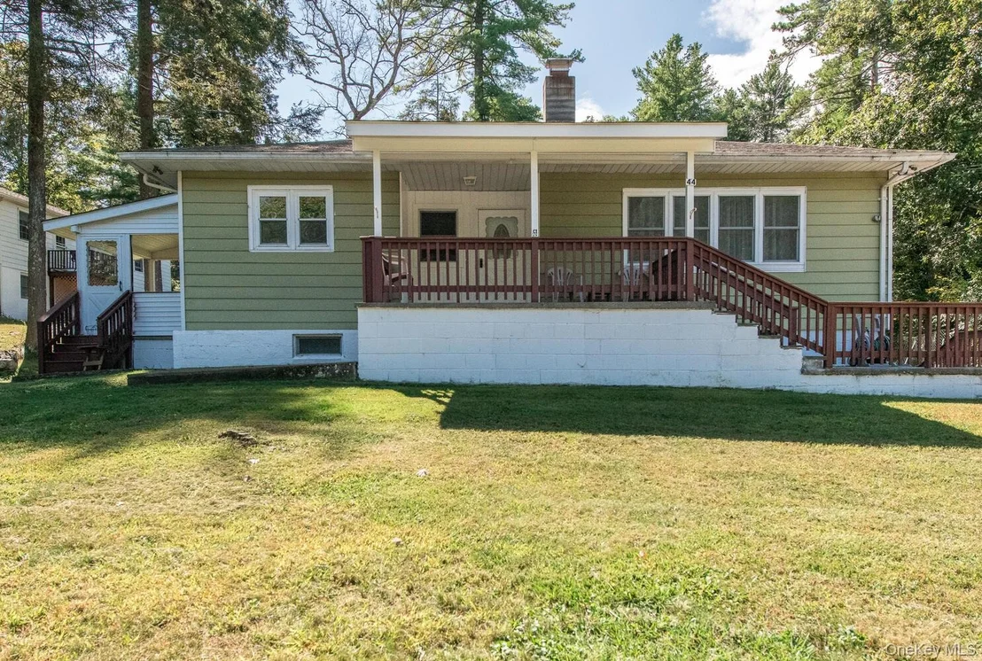 Photo of 44 Pine Woods Road