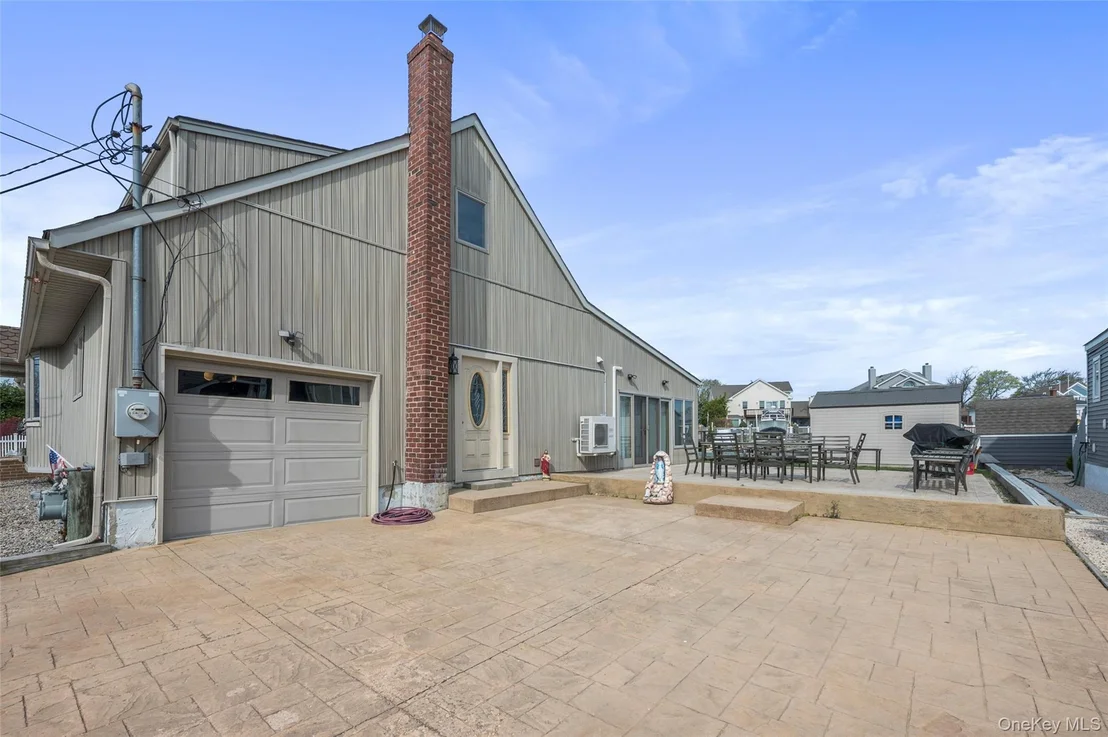 Photo of 3414 Riverside Drive