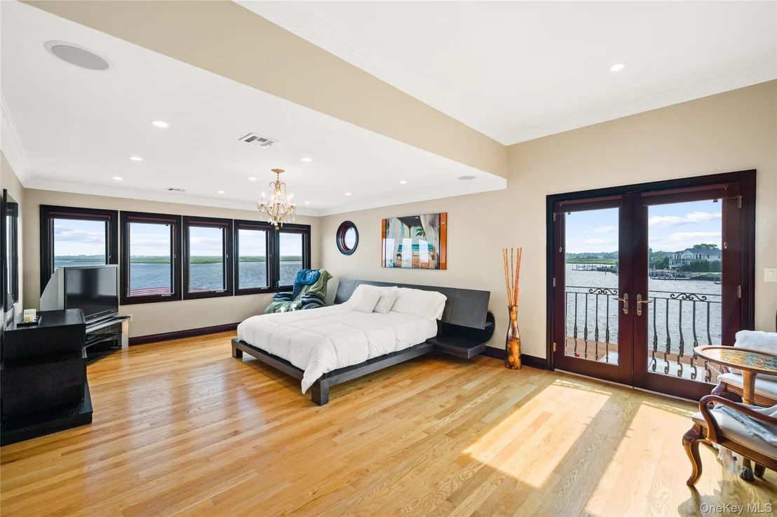 Photo of 1101 Harbor Road