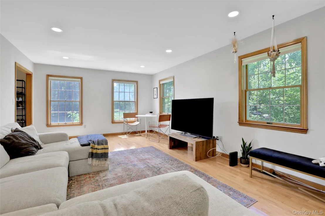 Photo of 8 White Pine Lane