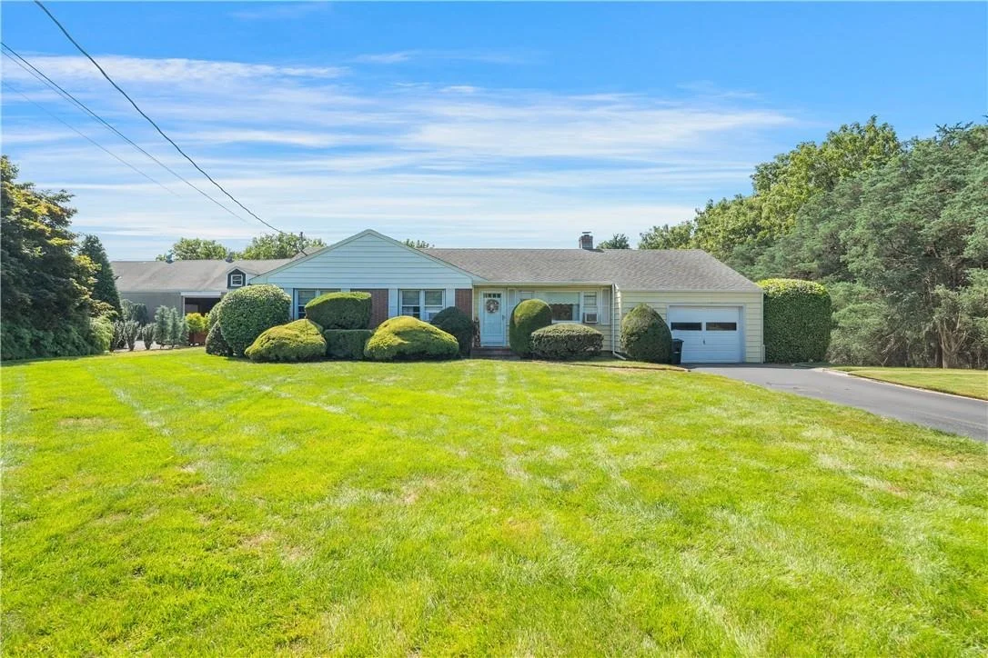 Photo of 202 Moriches Road