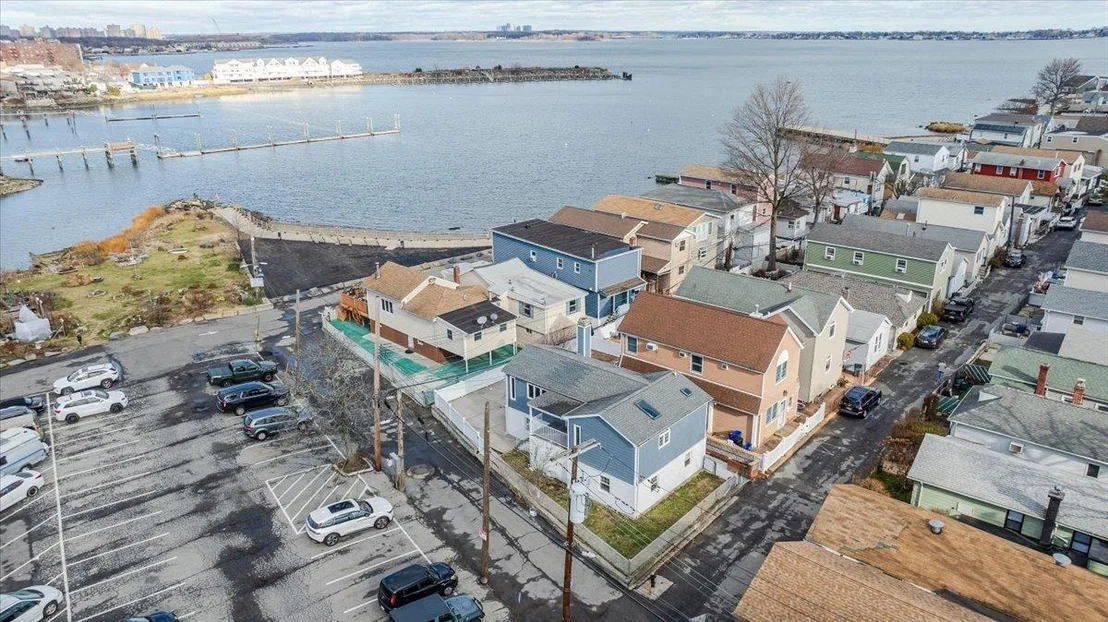 Photo of Unit D at 46 Edgewater Park