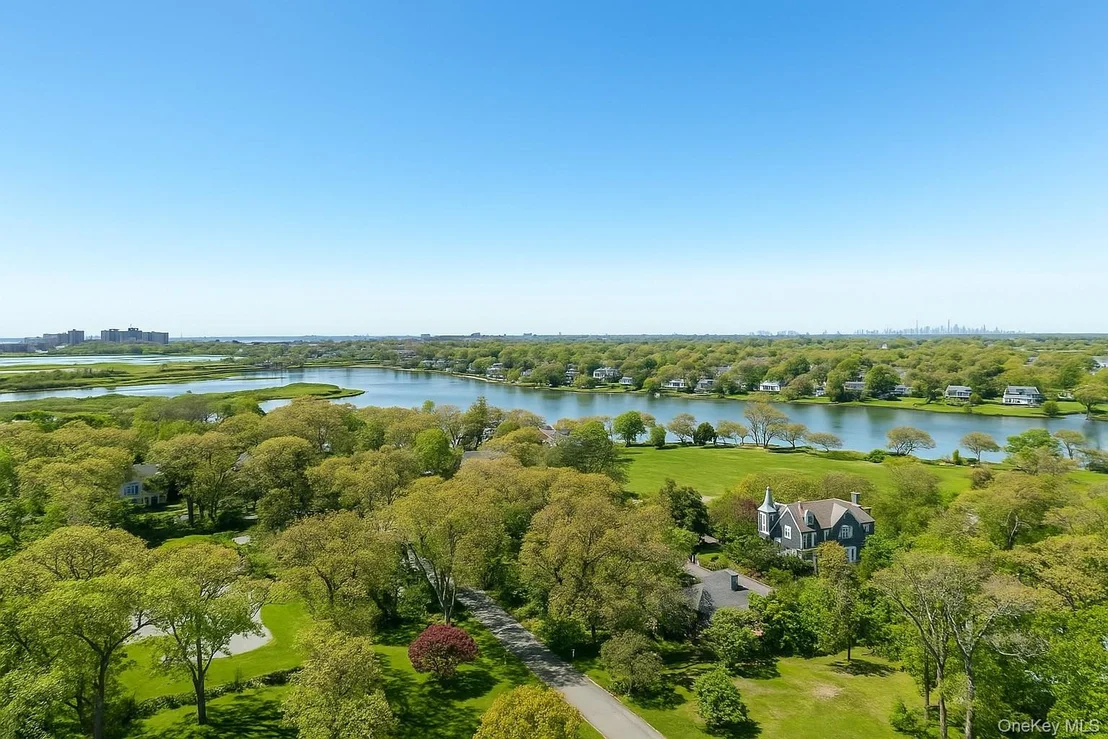 Photo of 190 Pond Crossing
