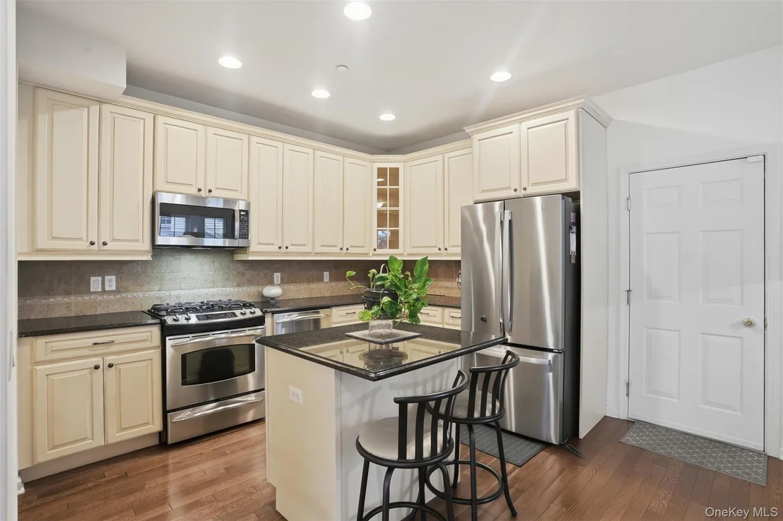 Photo of 136 Hudson Pointe Drive