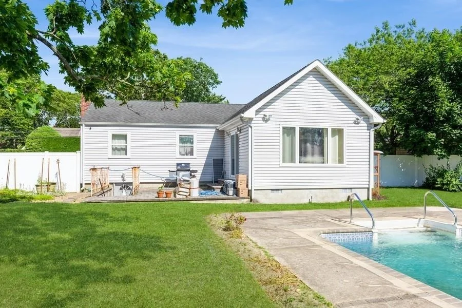 Photo of 118 Pine Neck Avenue
