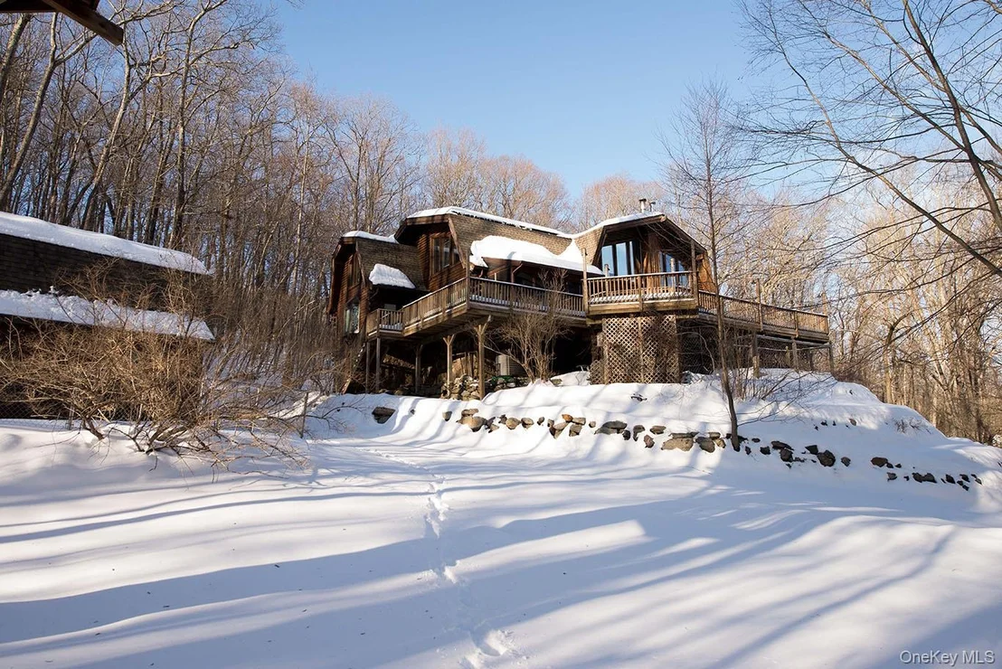 Photo of 1644 Lakes Road