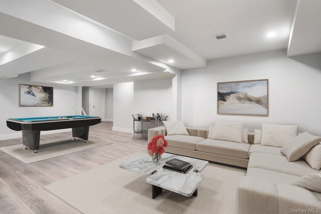 Photo of 131 Huntley Drive