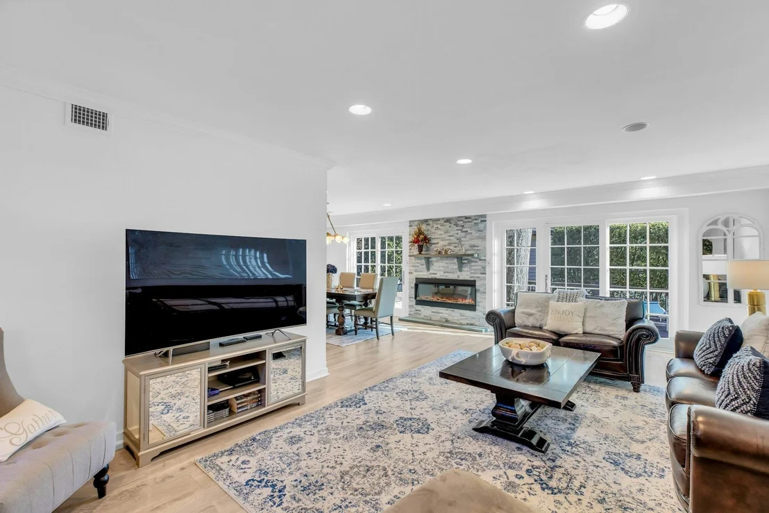 Photo of Unit END at 12 Maple Run Drive