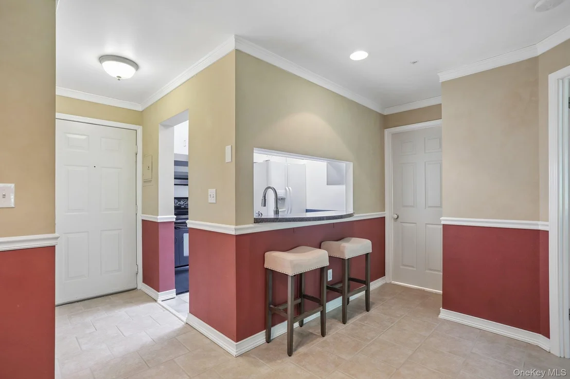 Photo of Unit 4L at 500 Pondside Drive