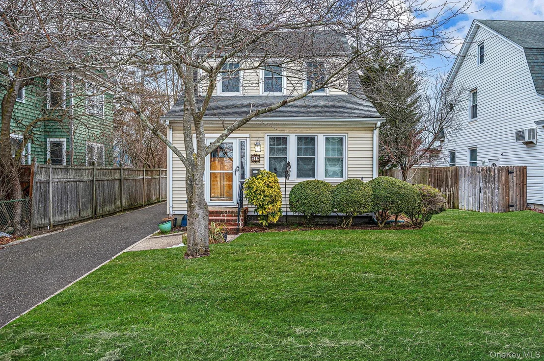 Photo of 215 West Avenue