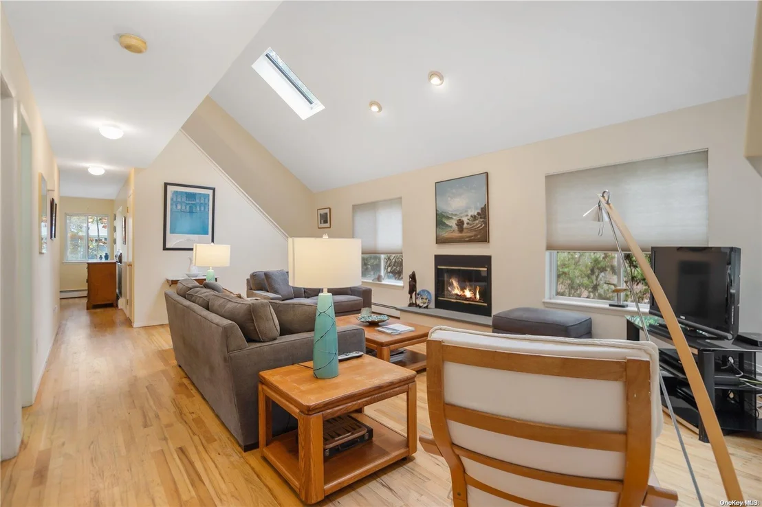 Photo of 18 5th Avenue