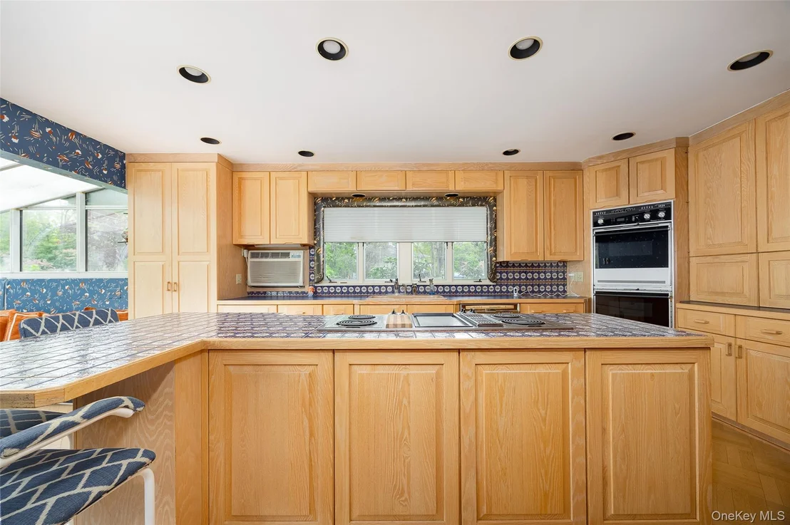 Photo of 42 Yates Boulevard