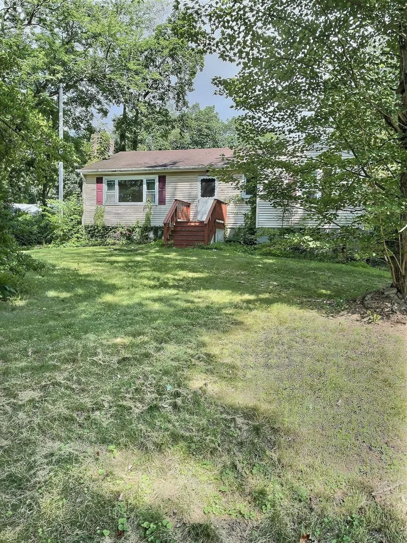 Photo of 8 Apple Lane