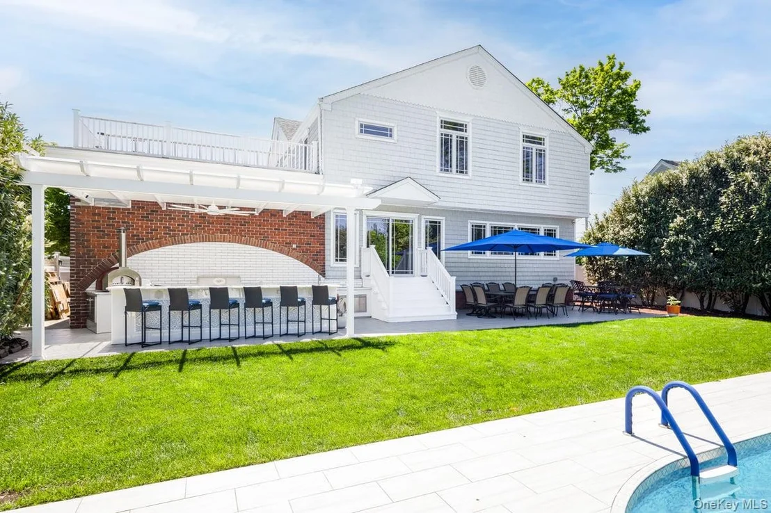 Photo of 100 Byron Road
