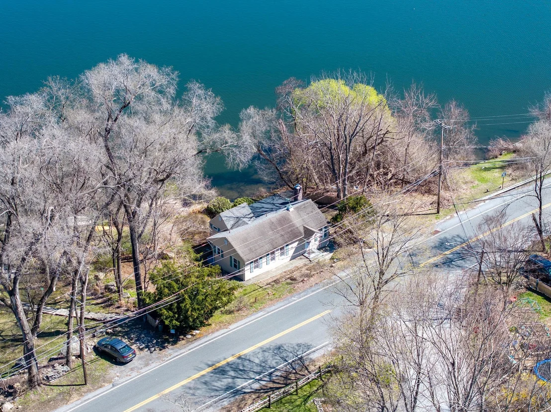 Photo of 215 Haviland Drive