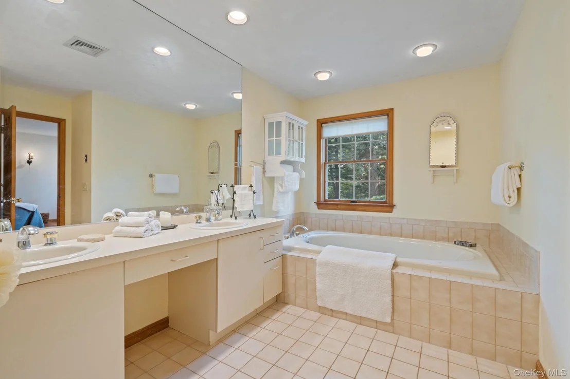 Photo of 470 Pond Path