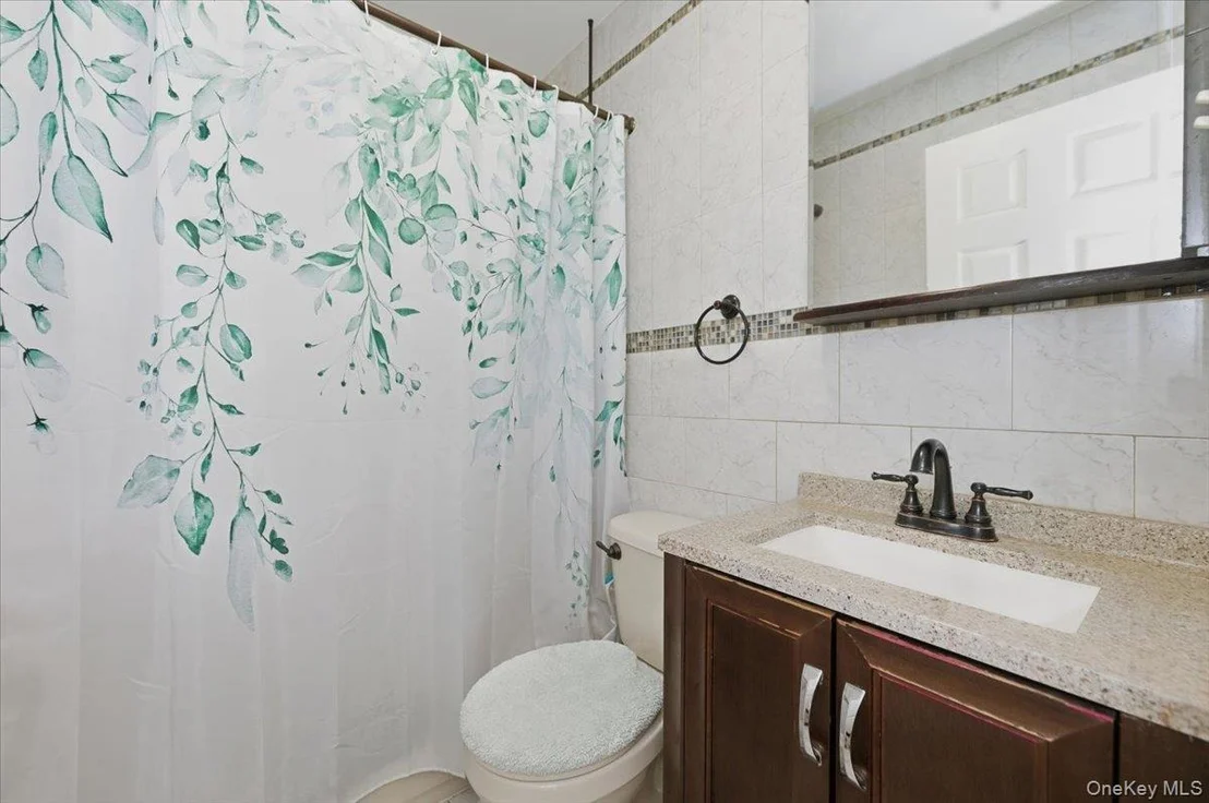 Photo of Unit 3 at 2853 Ely Avenue