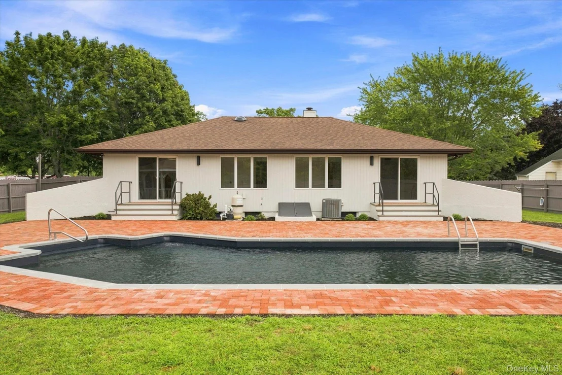 Photo of 177 Herricks Lane