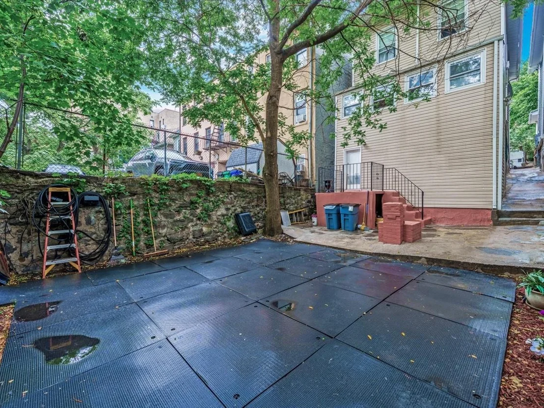 Photo of 2677 Heath Avenue