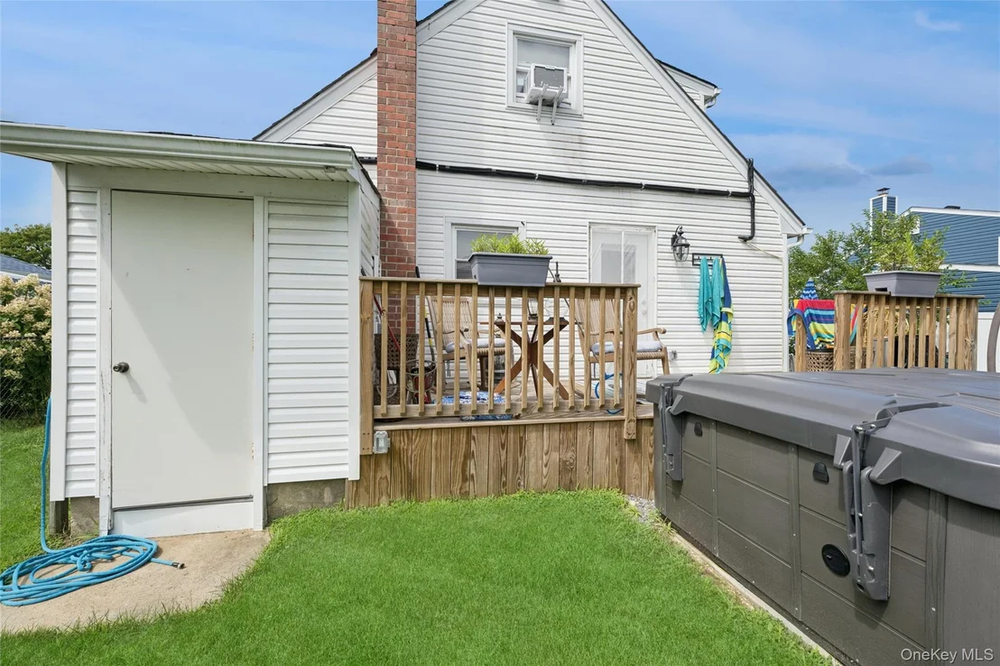 Photo of 231 E Hampton Road