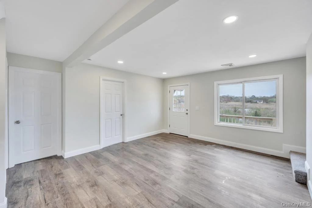 Photo of 446 Riviera Drive