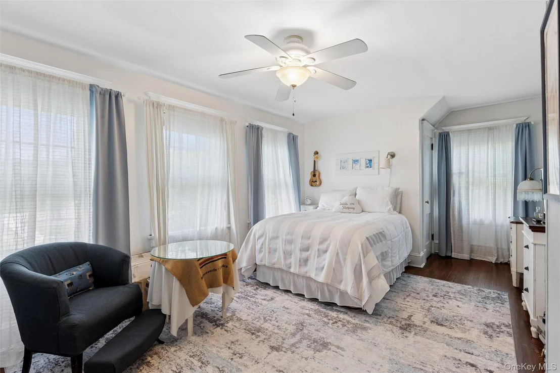 Photo of 87 Islip Avenue