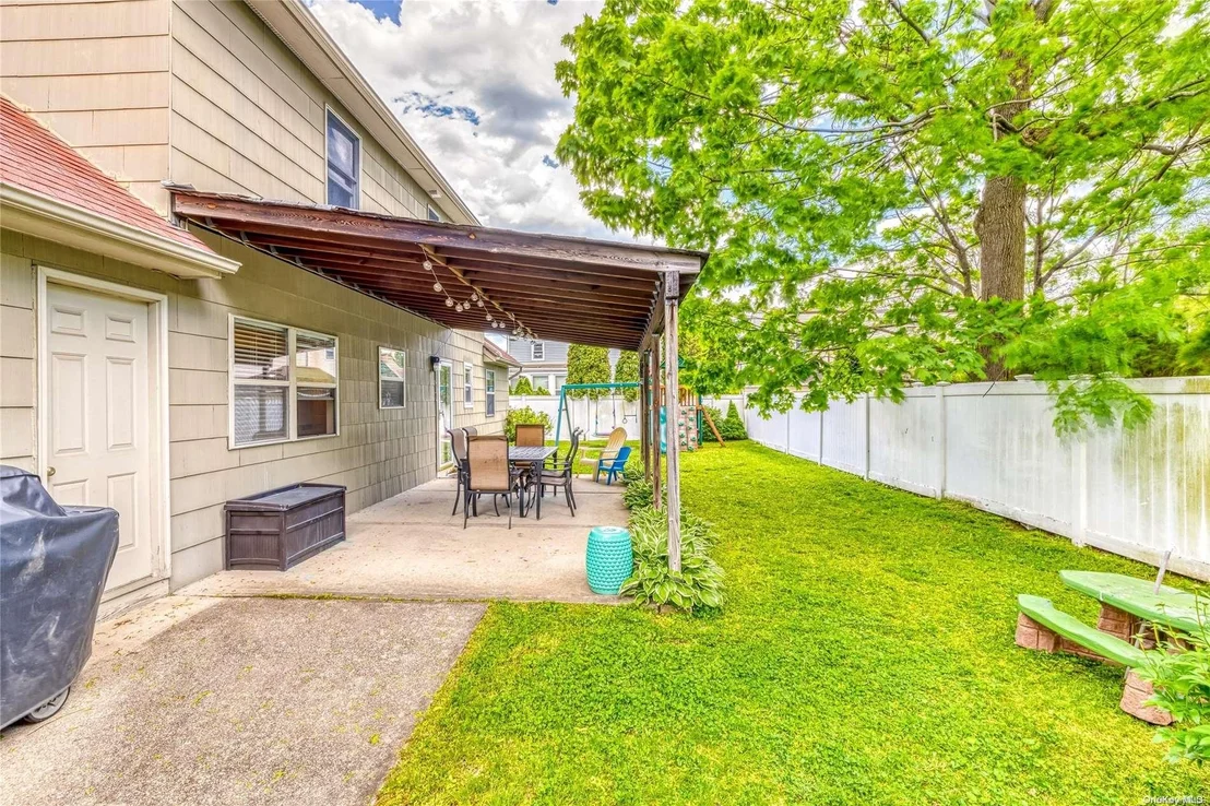 Photo of 2174 Hamilton Road