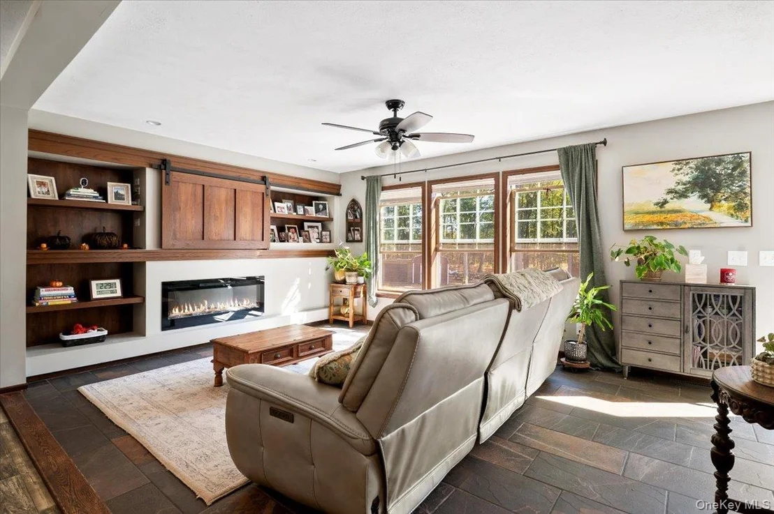 Photo of 110 Silver Spur Road W