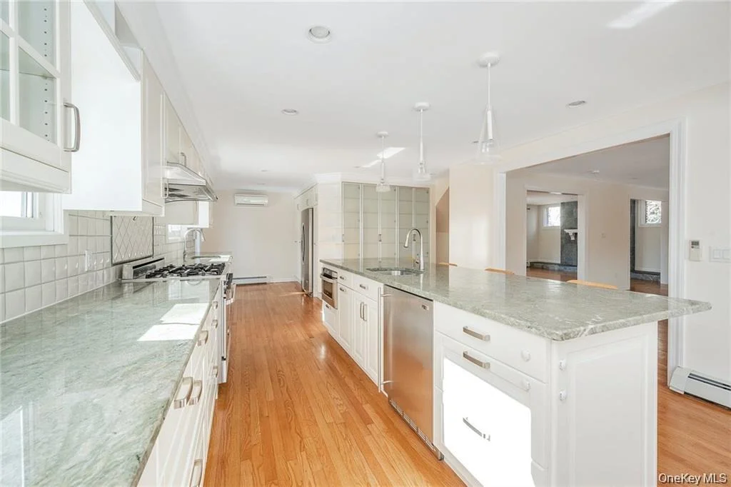 Photo of 10 BELL Place