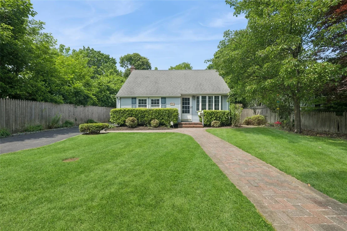 Photo of 15 W Hemlock Street