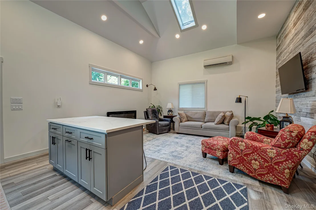 Photo of 81 Manor Lane