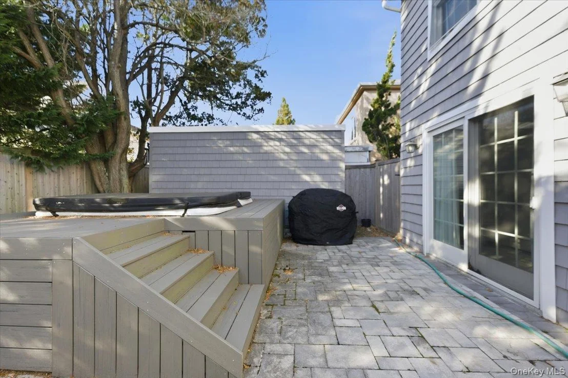 Photo of 1697 Bay Boulevard