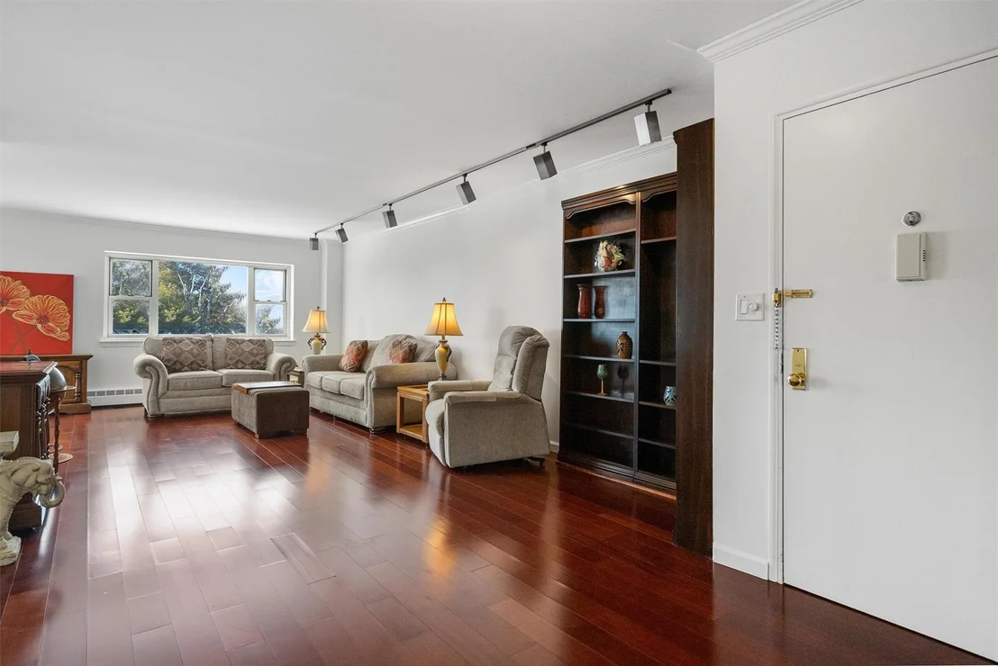 Photo of Unit 3J at 1 Lakeview Drive