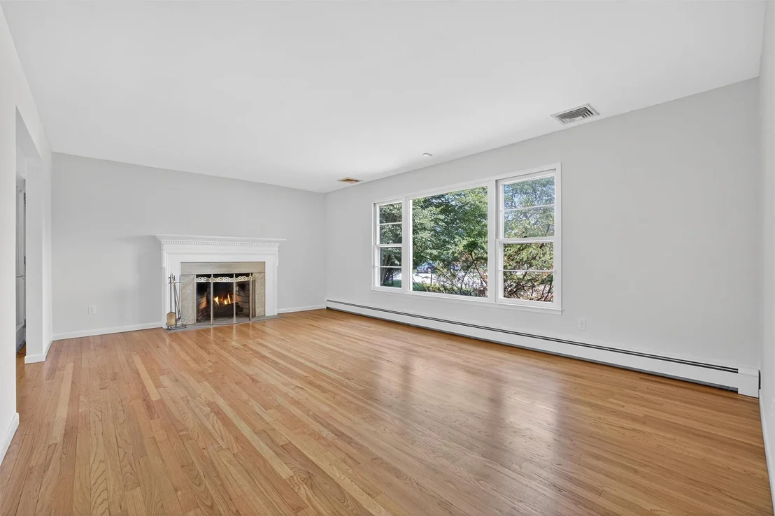 Photo of 21 Sunnycrest Road