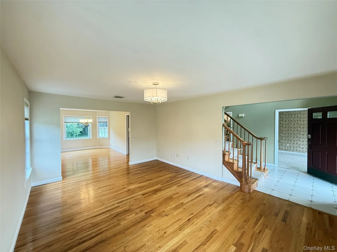 Photo of 58 Hoose Boulevard