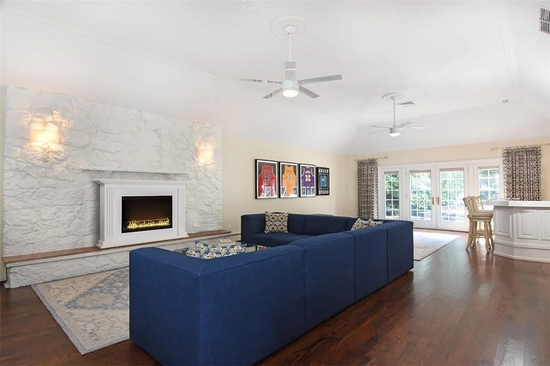 Photo of 685 Esplanade