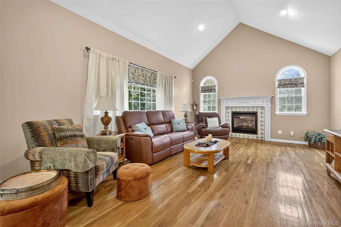 Photo of 14 Meadow Crest Drive