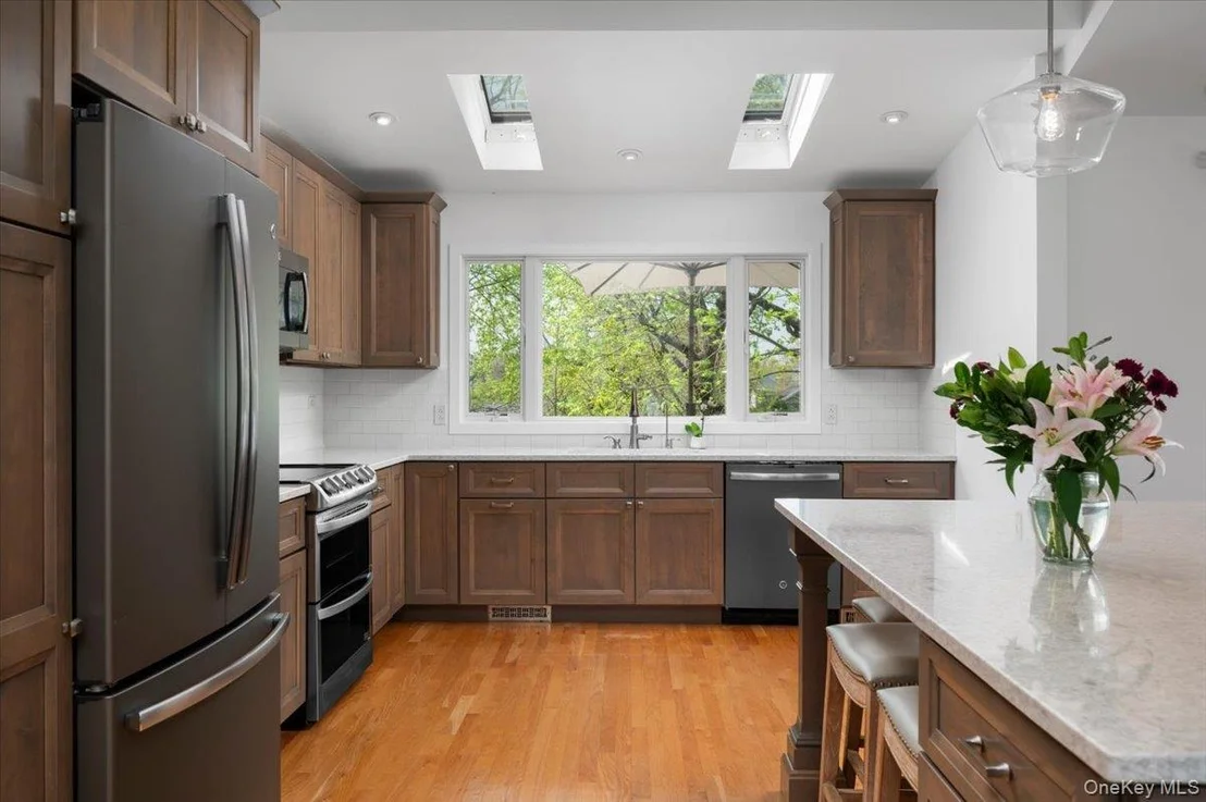 Photo of 8 Fairlawn Parkway