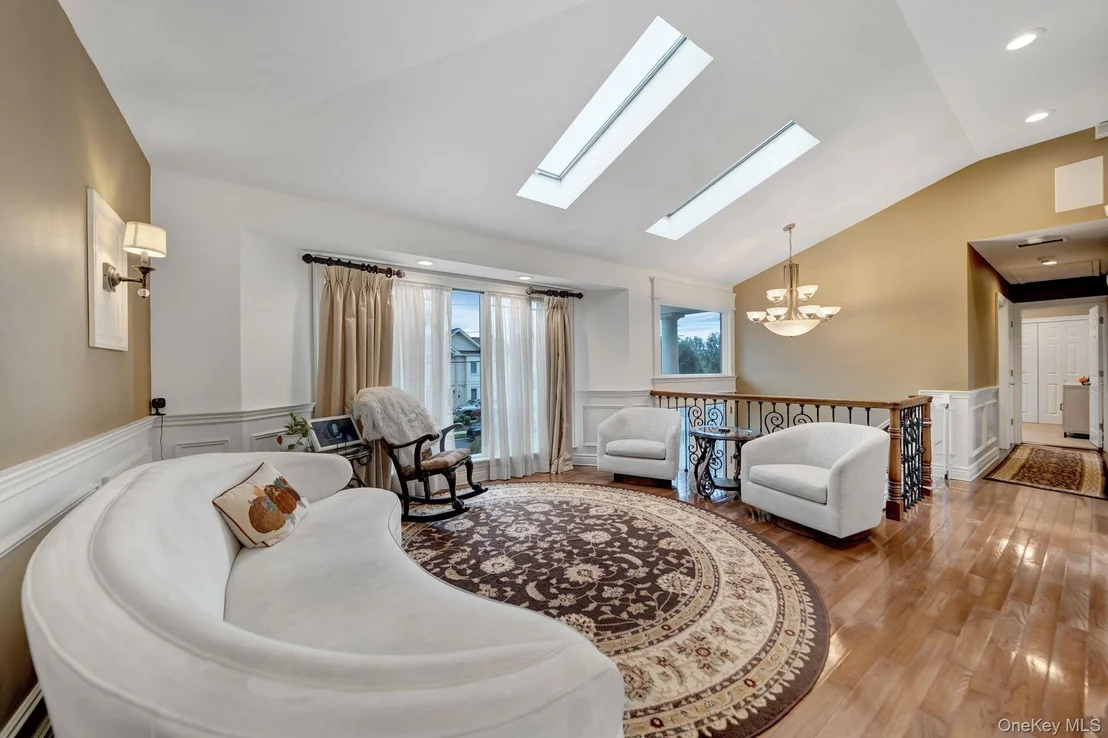 Photo of 2817 Riverside Drive