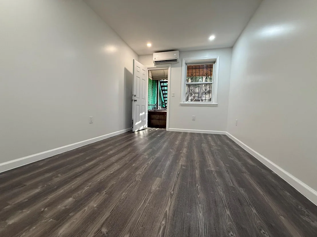 Photo of 3978 Carpenter Avenue